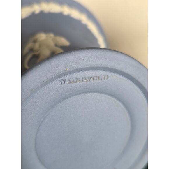 Wedgwood Blue Jasperware Mini Vase 3.5" Made in England Cupid Relief Vintage - Picture 5 of 10